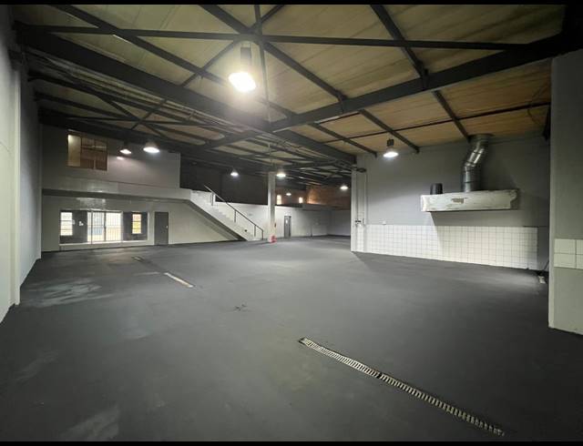 599M² WAREHOUSE TO LET IN LASER PARK